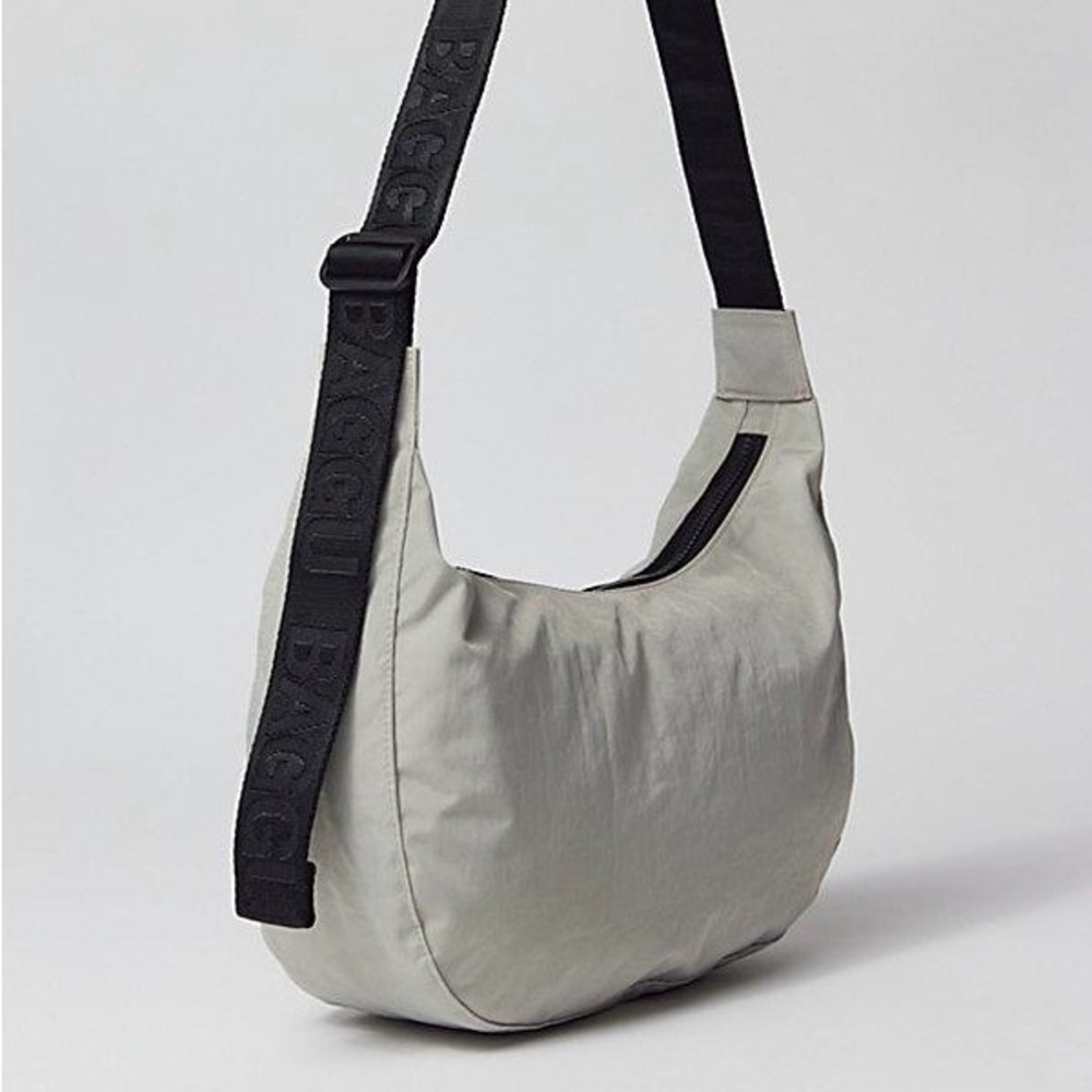 BAGGU Crossbody Bag in Light Gray and Black